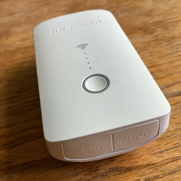 RAVPower FileHub, Travel Router AC750, Wireless SD Card
Reader - Picture 4 of 11